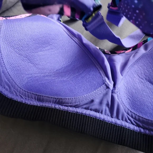 Victorias Secret 32B Sports Bra Geometric Print VSX Sport Pullover Wireless - Picture 5 of 5